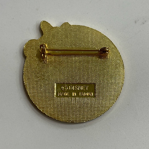 WALT DISNEY WORLD Showcase Of Dolls 1991 PIN - Picture 2 of 3